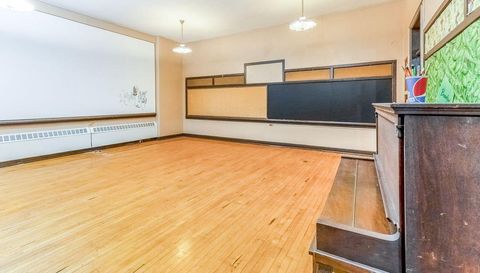 220 Lakeshore Drive E