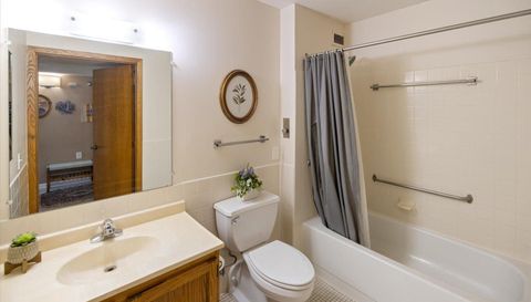 6615 Lake Shore Drive S