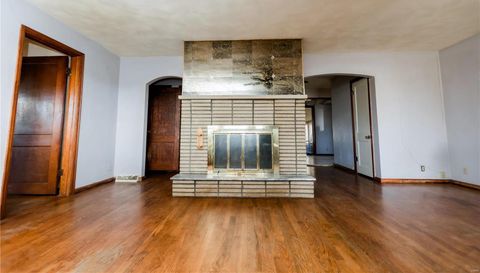 913 E Chain Of Rocks Road