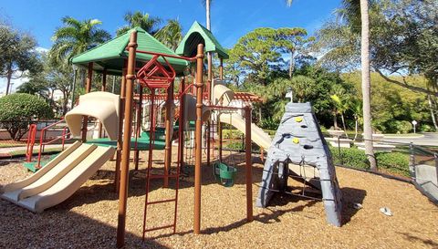 2204 Myrtlewood Cir E