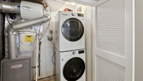 2142 N RACINE Avenue