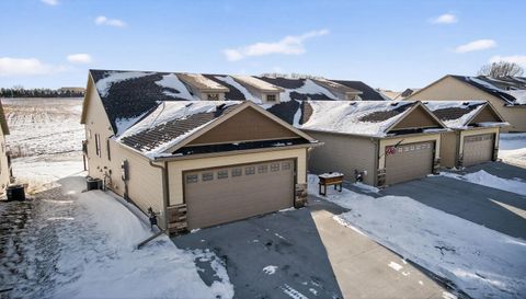 698 Shardlow Place NE