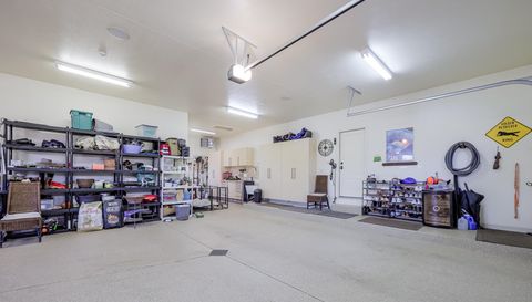 4209 N Oak Pointe Ct NE