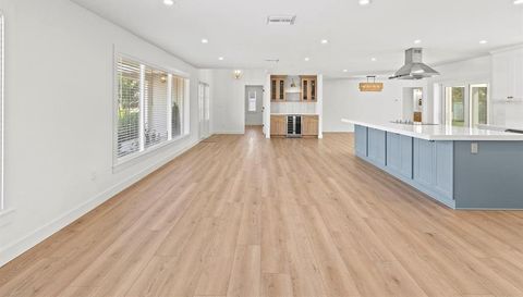 819 JACARANDA