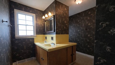 8 N Greenwood Avenue