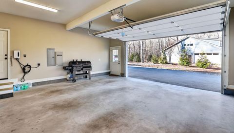 3757 Laurel Park Hwy Hendersonville