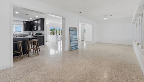 412 W Shade Dr