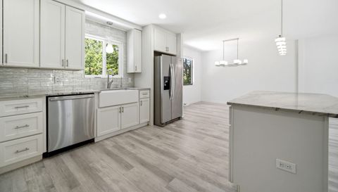 5864 N Oval