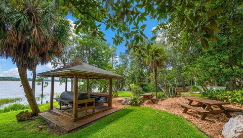 996 NW SCENIC LAKE DRIVE