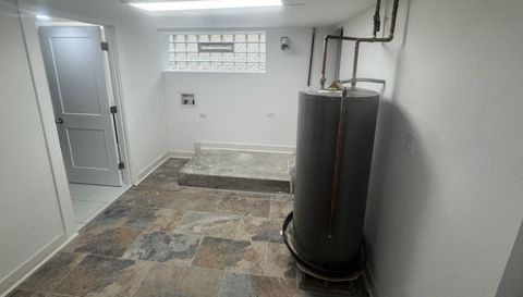 8312 S KENWOOD Avenue