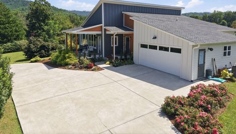 112 Upper Grove Ln