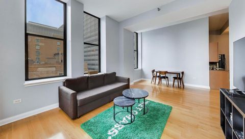 8 W MONROE Street