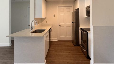 1075 Peachtree Walk NE