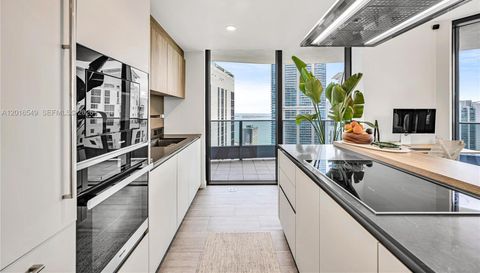1000 Brickell Plz