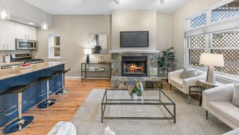 1617 N Oakley Avenue