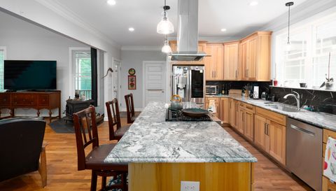 698 Maple Springs Ln