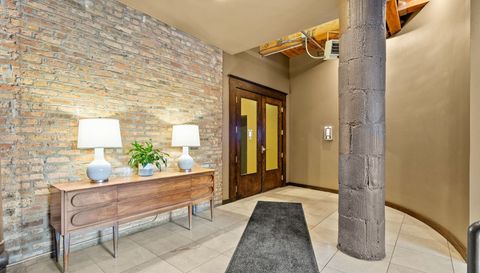 913 W Van Buren Street