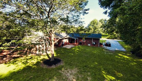 156 Lakeshore Dr