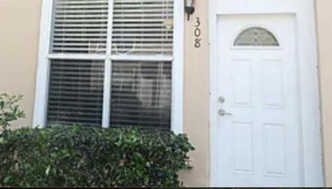 Unit 308 4415 SW 34th St