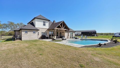 5812 W Sky Hawk Trail