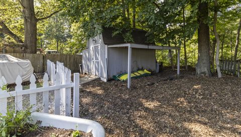 272 Canterbury Dr