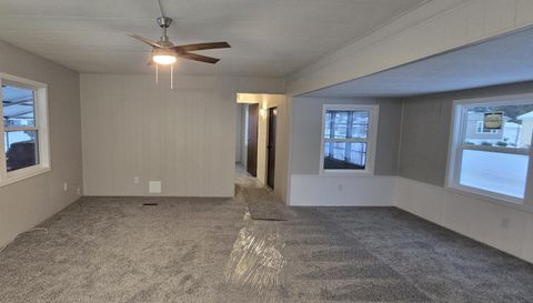 5635 N Seagull Dr NE