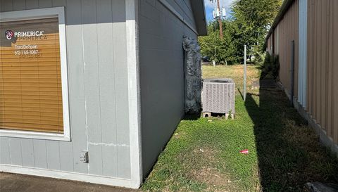 2202 - 2204 N Us Highway 281 Highway N