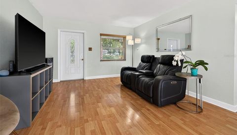 233 NW MADISON CIRCLE N