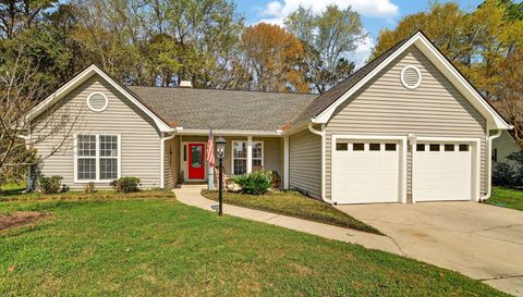 733 Woodland Pointe Pl