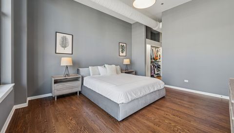 333 W Hubbard Street