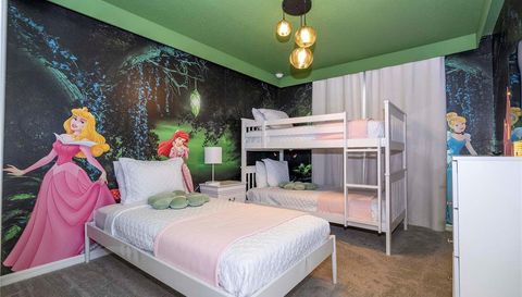 1692 TROPICAL PALMS CIRCLE