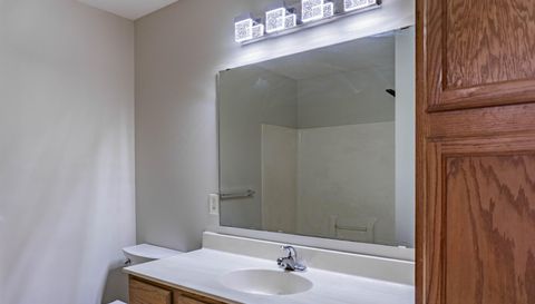 1122 Crystal Place W