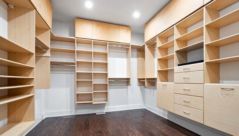 840 W Buckingham Place