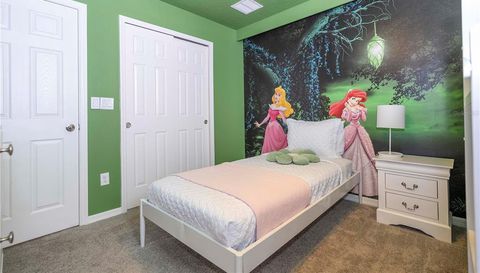 1692 TROPICAL PALMS CIRCLE