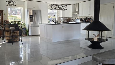 10631 Rolling Hills Dr