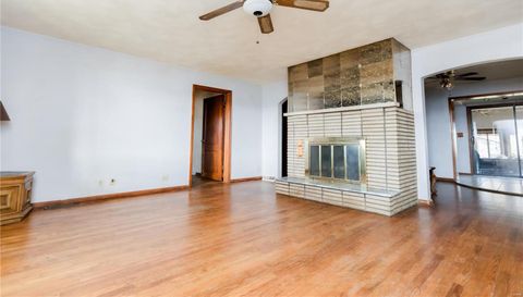 913 E Chain Of Rocks Road