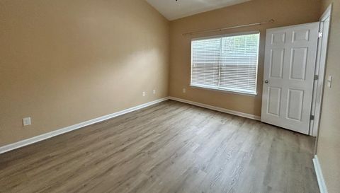 312 Robyns Glen Cir
