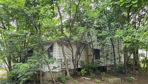 202 S 1st St