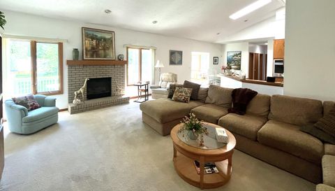 4524 Leawood Dr NE