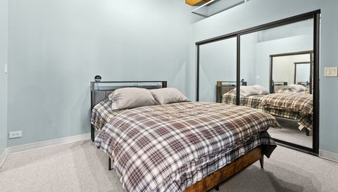 913 W Van Buren Street