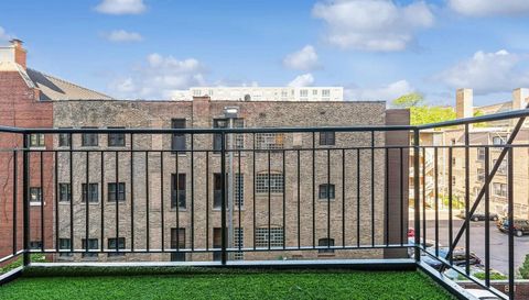 3900 N Pine Grove Ave