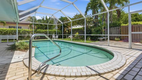 8 Castle Harbor Isle Dr