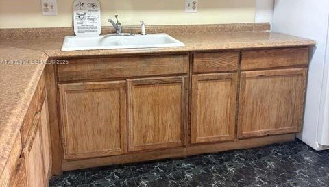 5937 Forest Hill Blvd