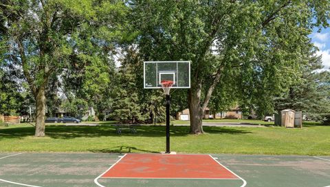 3076 Lexington Avenue N