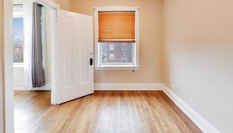 3358 N Monticello Avenue