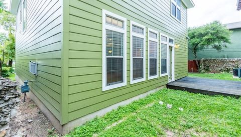 306 E 34th ST
