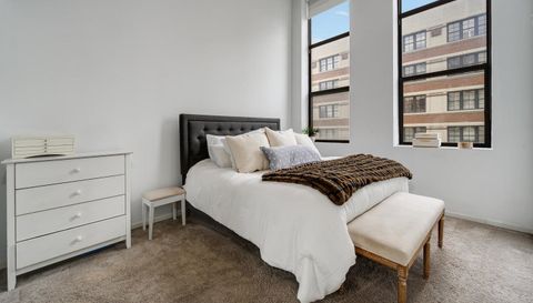 758 N Larrabee Street