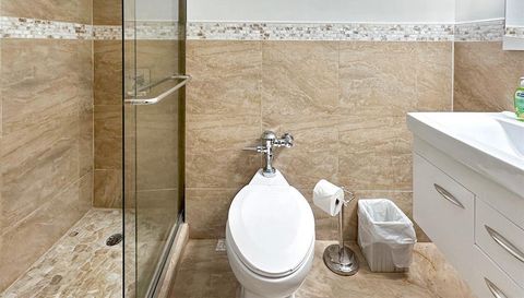 6165 AVE. ISLA VERDE