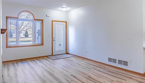 1122 Crystal Place W