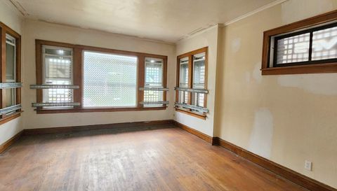 10742 S Prairie Avenue